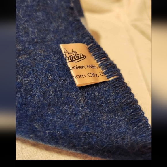 Wool throw - Picture 3 of 3